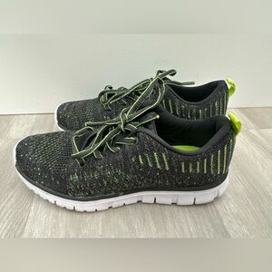 Catapult Perform Boys Lightweight SZ 2 Green Breathable Shoes Sz 2